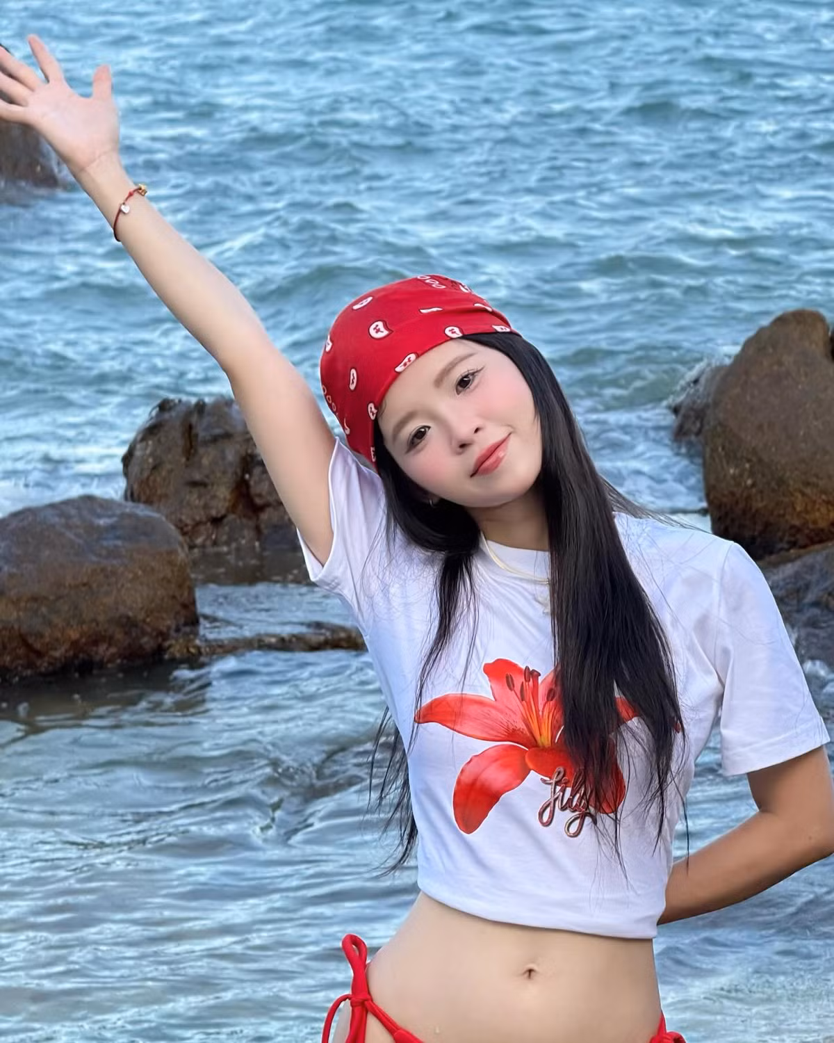 Nhiều fan để lại bình luận khen ngợi vẻ đẹp ngày càng thăng hạng và phong cách thời trang có gu của nữ diễn viên trẻ.