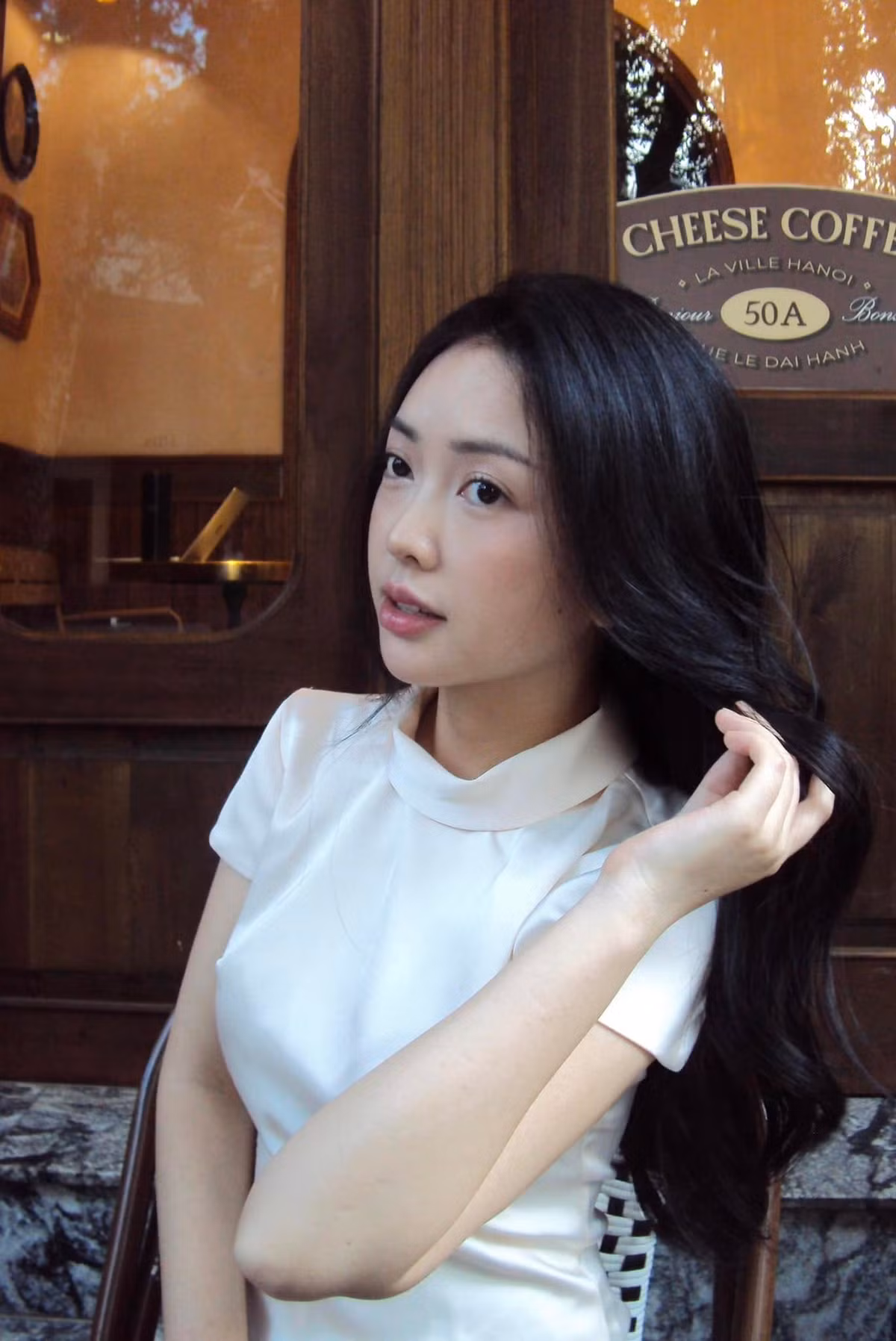Ở tuổi 26 và đã là mẹ một con, Mai Hà Trang vẫn giữ được nét trẻ trung, rạng rỡ đáng ngưỡng mộ.