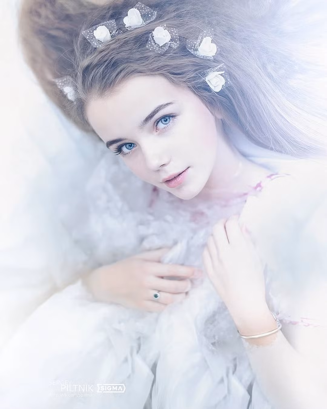 Anna có vẻ đẹp cuốn hút. Cô từng sải bước trong Tuần lễ Thời trang Belarus và nhận được nhiều lời khen cho thần thái cùng kỹ năng biểu diễn ấn tượng.