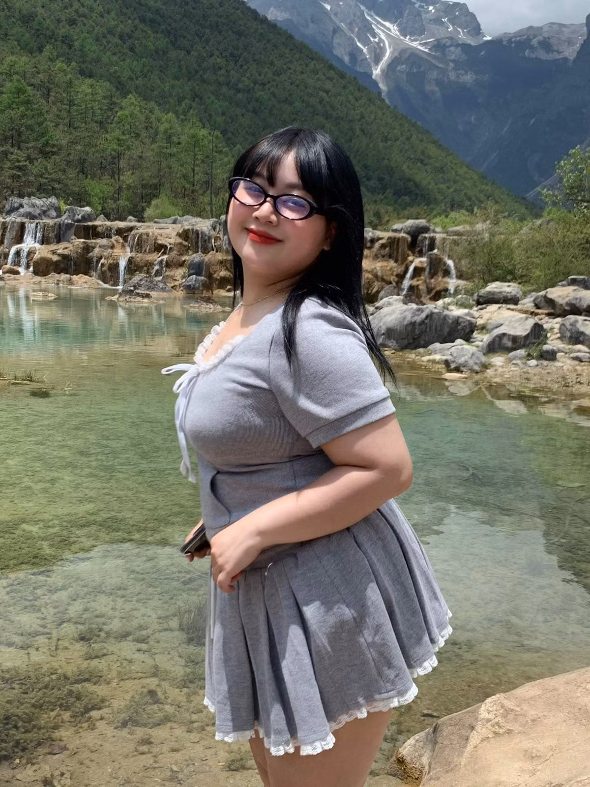Trên kênh Tiktok của mình, Khánh Linh thường đăng tải những khoảnh khắc nhảy đu trend vô cùng tự nhiên, cùng nguồn năng lượng tích cực.