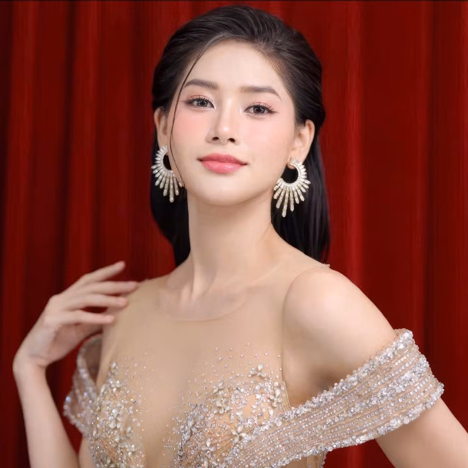 Phạm Hoàng Thu Uyên hiện là đồng sáng lập kiêm CEO của MetaBlockX. Cô cũng được mọi người gọi là "Hoa khôi công nghệ".