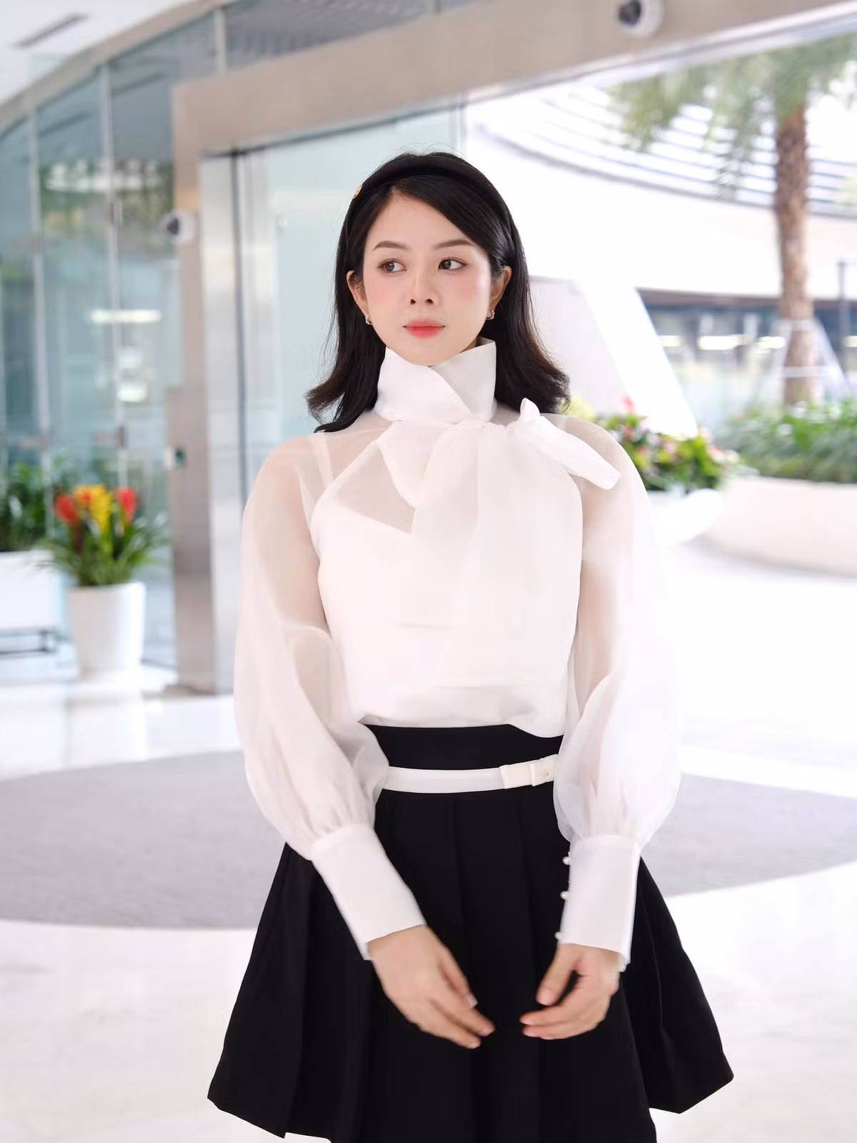 Đặc biệt, mỗi lần xuất hiện tại các sự kiện, DJ Mie đều chọn cho mình những bộ cánh sang trọng nhưng không kém phần táo bạo, giúp cô luôn trở thành tâm điểm.