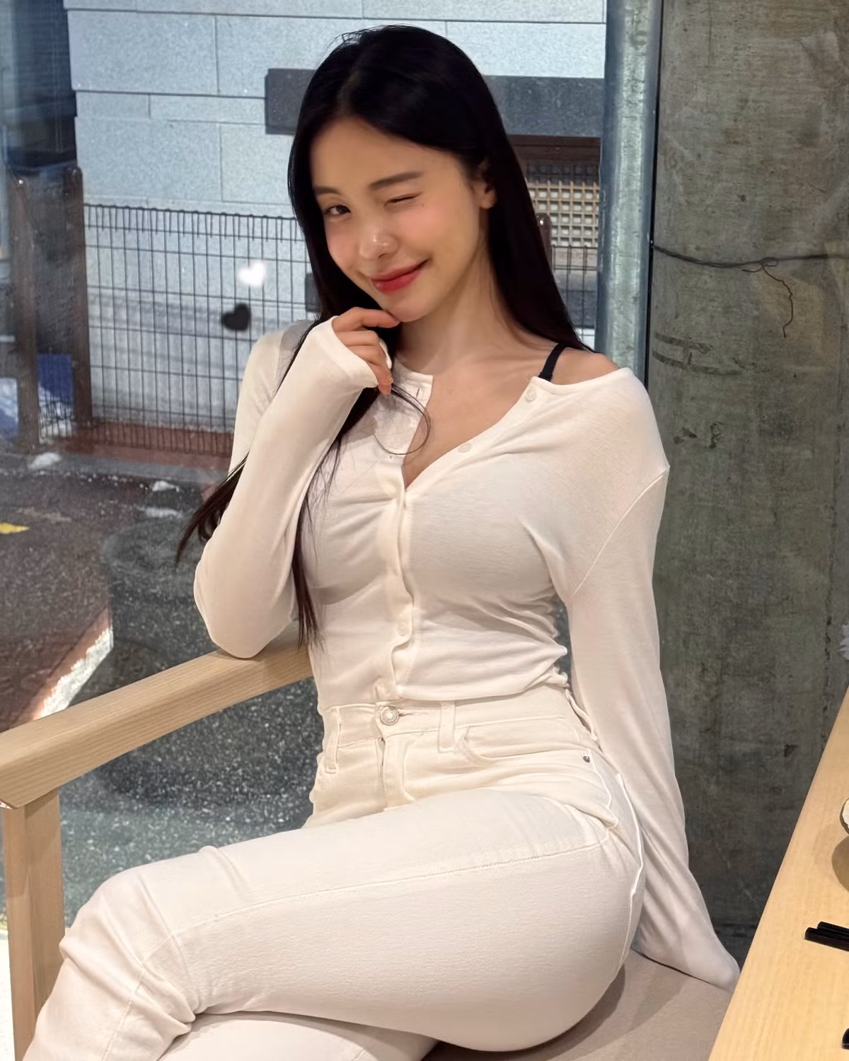 Lee Da Hye hiện đang là một trong những cổ động viên nổi bật nhất của giải bóng chày KBO nhờ nhan sắc cực phẩm và phong cách biểu diễn cuốn hút.