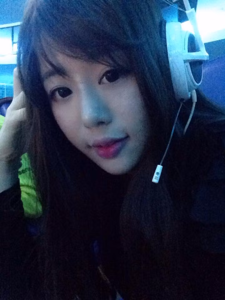 Không chỉ nổi tiếng trong giới game, ngoài đời Trang Yumi cũng được nhiều người yêu mến bởi khuôn mặt xinh xắn, nữ tính và cá tính khá đặc biệt của cô gái. Ảnh: FBNV.
