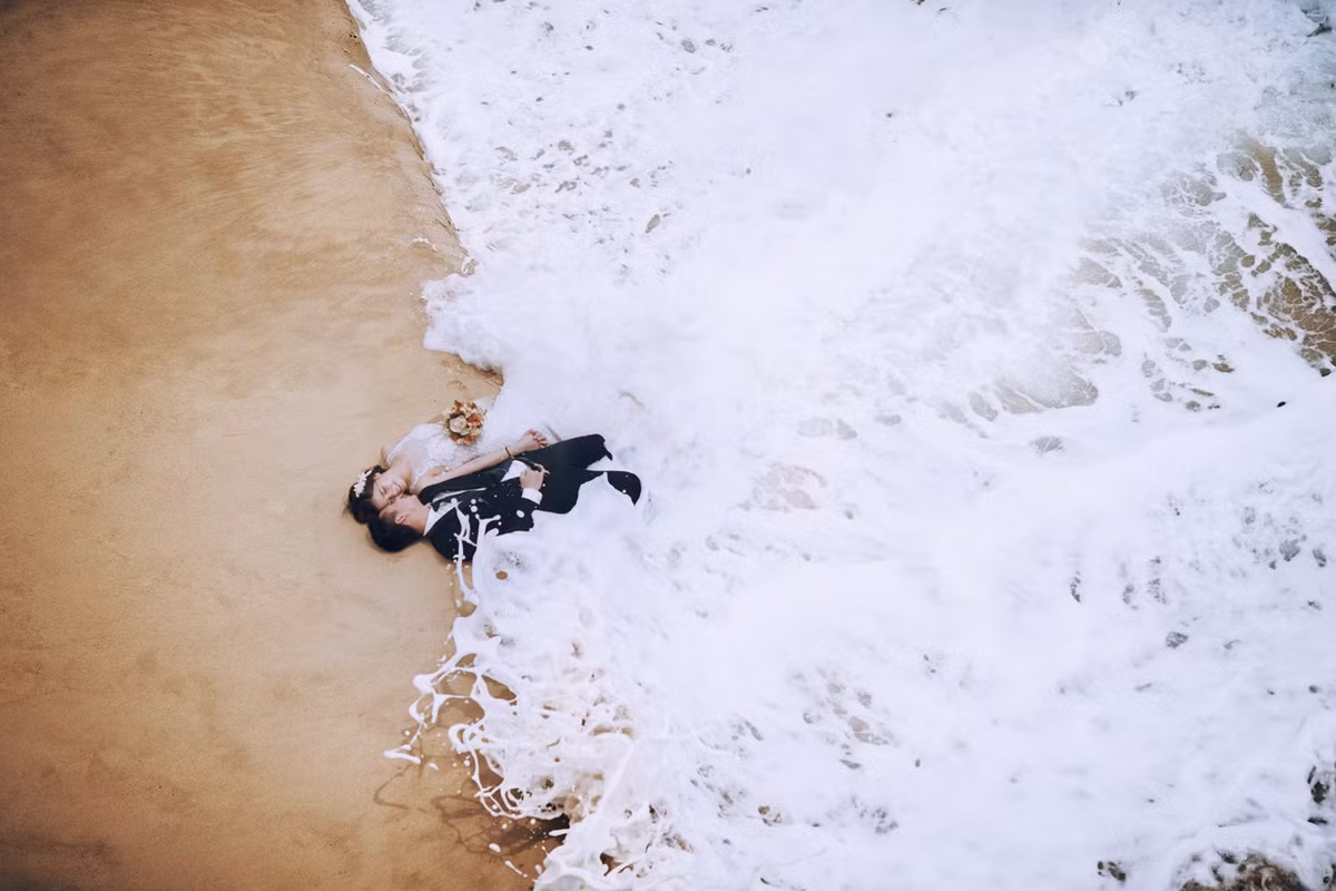 “Đến Phú Yên để thực hiện bộ ảnh mới, tôi mới nhận ra đây mới chính là thiên đường, mọi thứ đều đẹp một cách hoang sơ, như chưa hề có bàn tay con người can thiệp tới”.