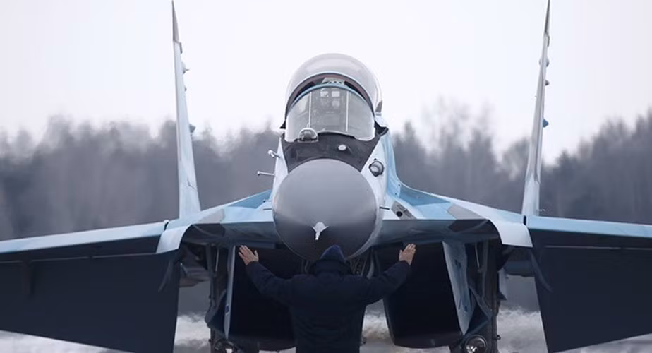 Ngay từ đầu MiG-35 đã không được định hình là máy bay chuyên xuất khẩu, chúng được định hình là chiến đấu cơ hạng nhẹ dành cho chính Không quân Nga để thay thế MiG-29.