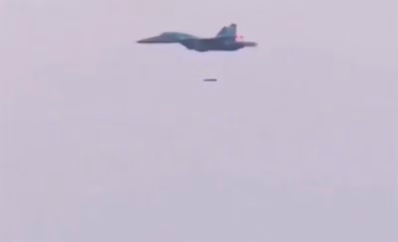 Tham gia cuộc thử nghiệm và cường kích Su-34 mang theo 4 quả bom BETAB-500. Theo hình ảnh được công bố, sau khi được thả từ máy bay, tất cả số bom này đã đánh trúng mục tiêu với độ chính xác gần như tuyệt đối.