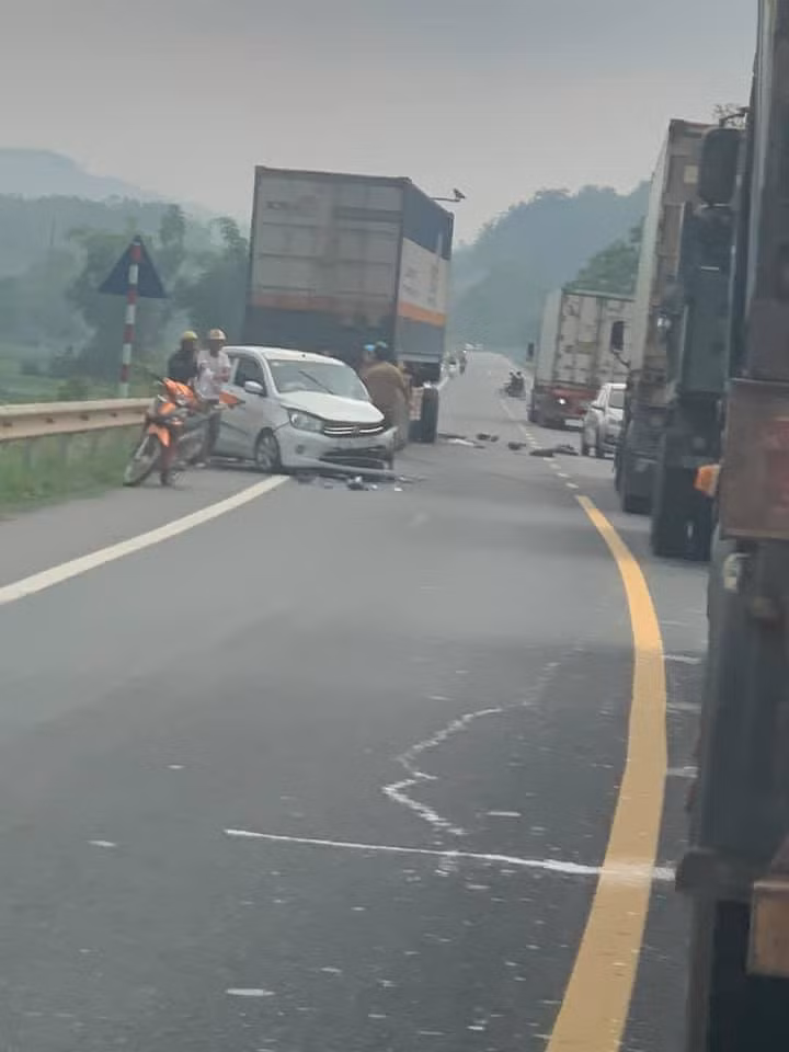 Thông tin ban đầu, vụ xe container đâm liên hoàn khiến nhiều người thương vong xảy ra khoảng 7h sáng cùng ngày. 
