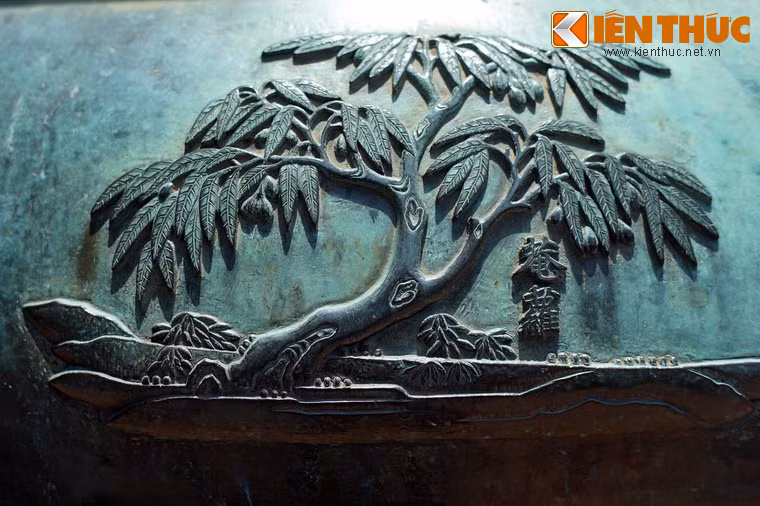 Chương đỉnh, chiếc đỉnh thứ ba có hình tượng "Am la" là cây xoài, một loài cây ăn trái quen thuộc của Việt Nam. Qua xoài được mệnh danh là vua của các loại trái cây, không chỉ thơm ngon mà còn mang lại nhiều lợi ích cho sức khỏe.
