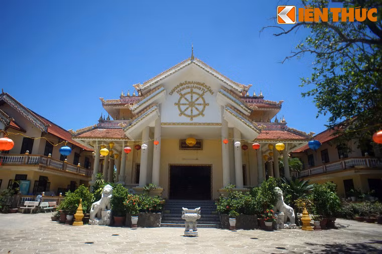 Chính điện của chùa Nam Quang nhìn từ mặt trước.