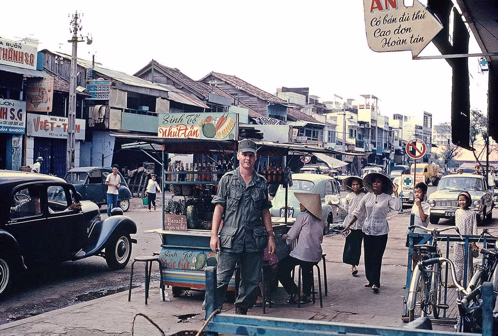 Trên đường Đề Thám. Ảnh: William Ruzin.