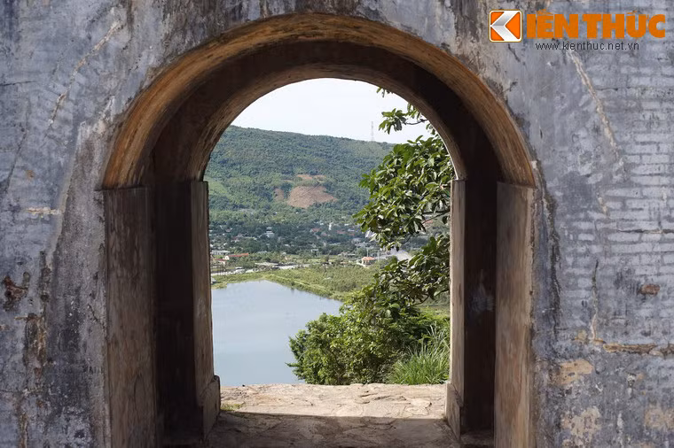 Không chỉ có vị trí chiến lược, Hoành Sơn Quan còn là một địa điểm vãn cảnh nổi tiếng của đèo Ngang.