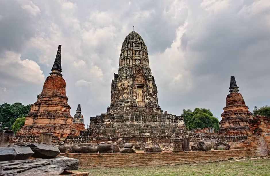  22. Wat Ratchaburana (Ayutthaya, Thái Lan). Wat Ratchaburana được xây năm 1424, là khu đền thờ bề thế nằm ở trung tâm khu Di sản thế giới Ayutthaya của Thái Lan. Ảnh: Matadornetwork.