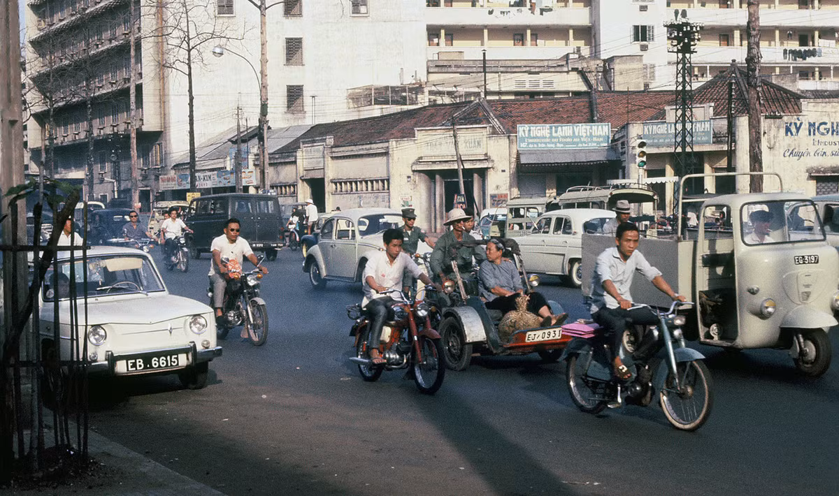 Ngã tư Trần Hưng Đạo - Đề Thám. Ảnh: D. Hoag.