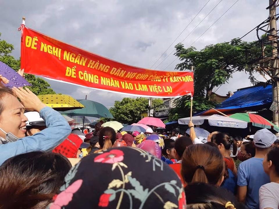 Lanh dao hoi ha... “lui quan”, 2.000 cong nhan KaiYang Viet lai dinh cong