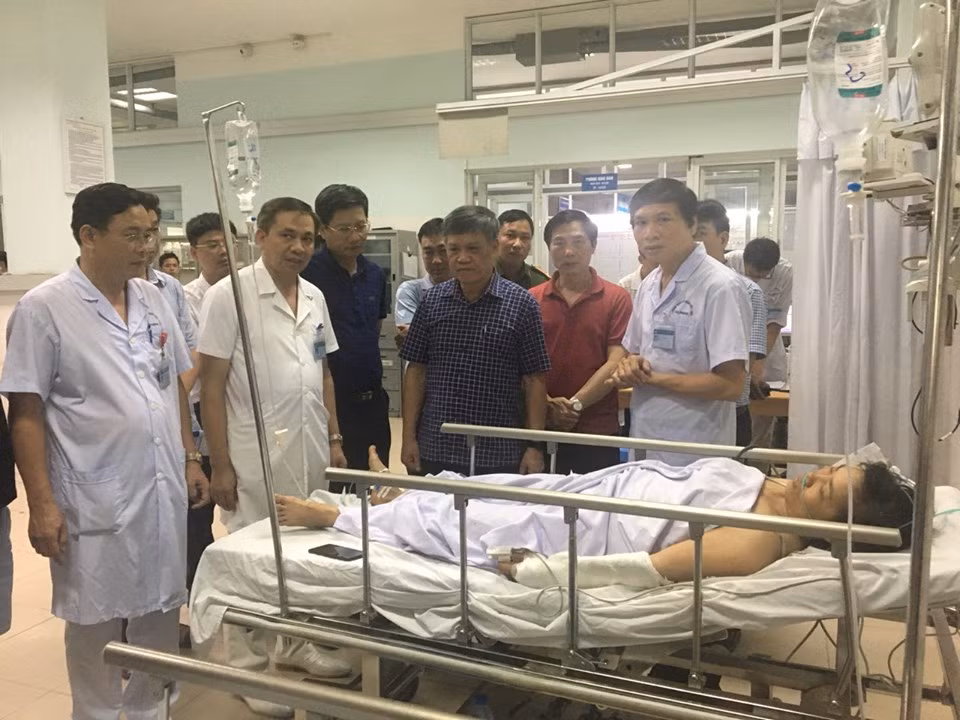 Sap gian giao 8 nguoi bi thuong: Cong trinh trai phep, bi dinh chi, van thi cong-Hinh-4
