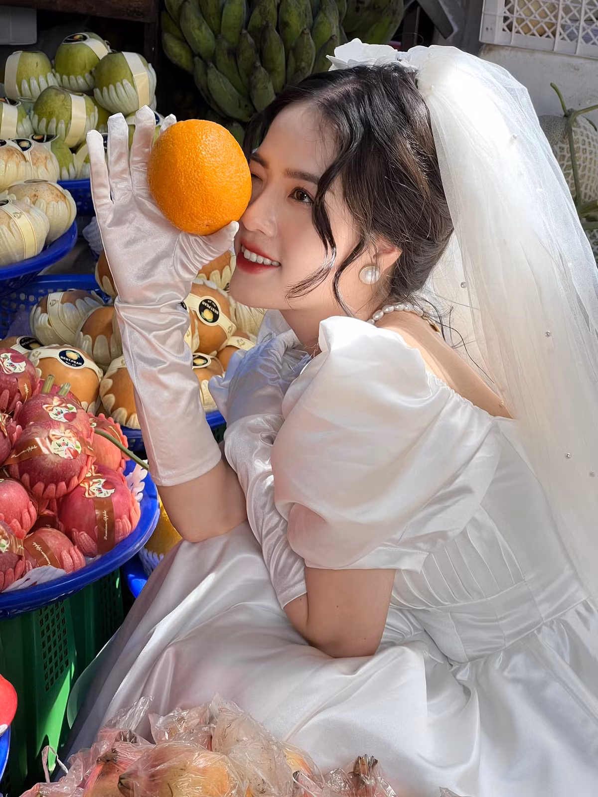 Mới đây trên trang cá nhân, tình cũ một thời của Quang Hải - Huyền my đã cập nhật loạt ảnh cưới chất hơn nước cất với diễn viên Anh Tú.