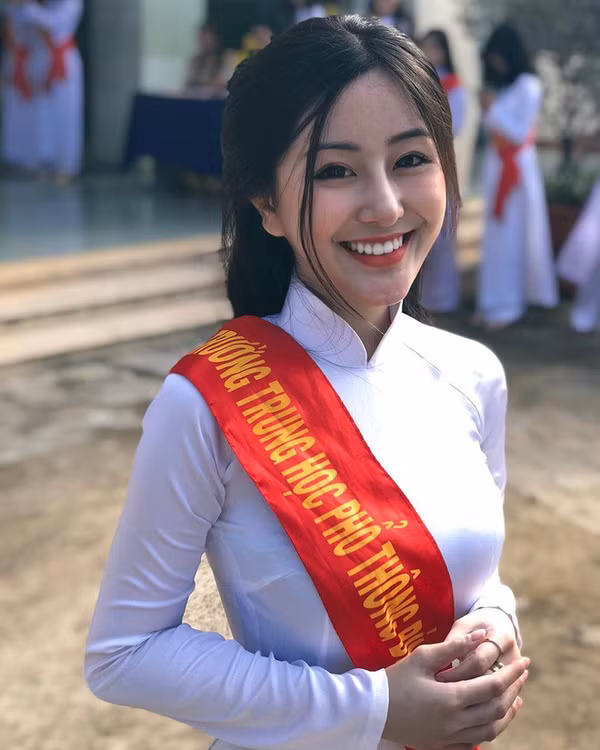 Võ Ngọc Trân là nữ sinh đã nổi tiếng ngay từ khi còn là một học sinh cấp 3.
