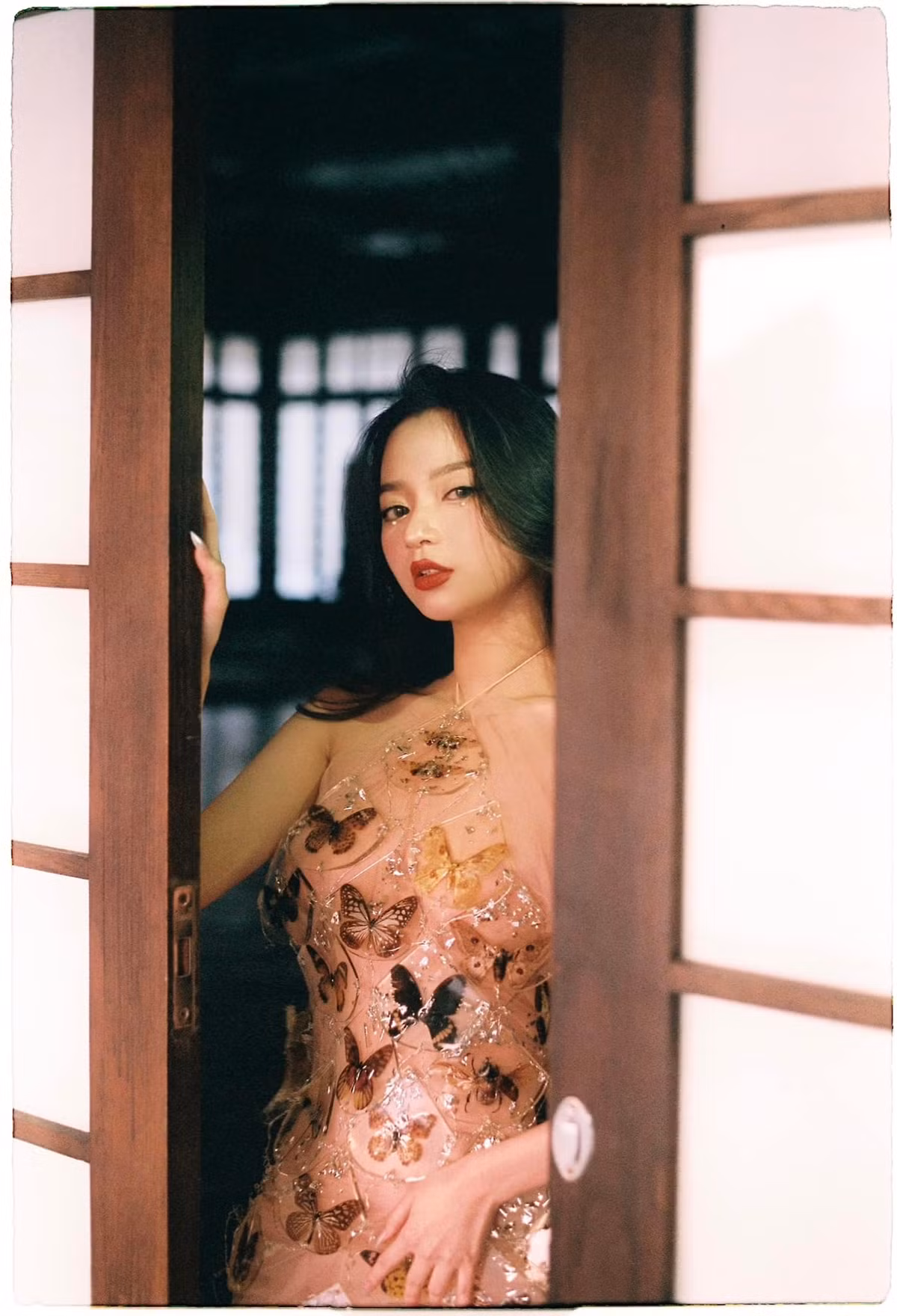 Hot girl cảm thấy may mắn khi luôn nhận được sự ủng hộ, cổ vũ từ gia đình bạn bè. Đó là động lực để cô có thể làm những việc mình thích. Ảnh: FBNV
