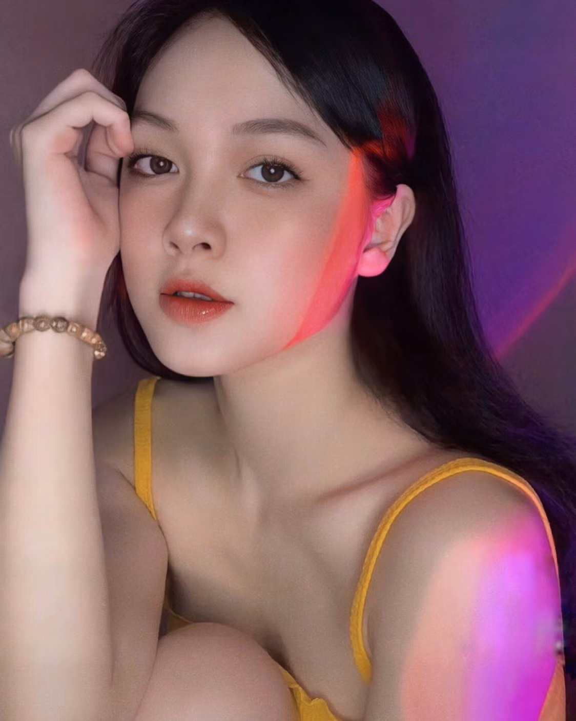 Cô gái sinh năm 2000 cũng tạo một mục nổi bật trên Instagram chuyên để chia sẻ hình ảnh ngọt ngào với bạn trai. Ảnh: FBNV