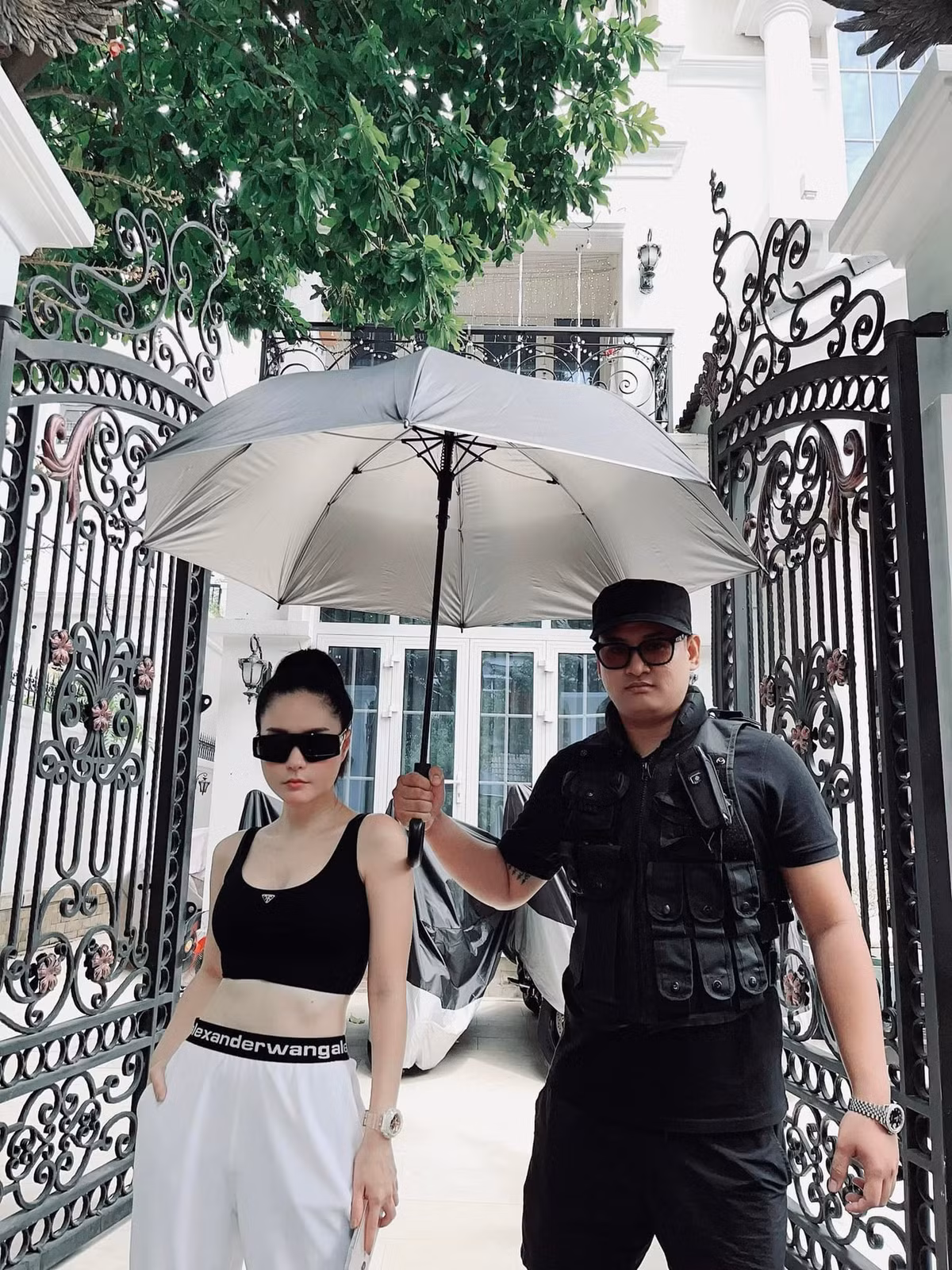 Trong một cuộc trò chuyện với người hâm mộ mới đây, nữ đại gia quận 7 đã "lỡ miệng" tiết lộ chi phí để thuê đội ngũ này.