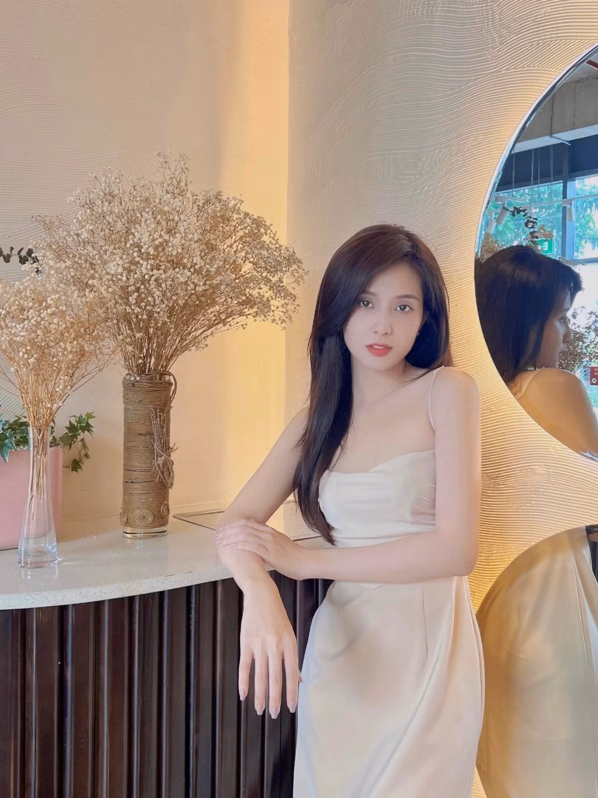 Vượt qua mọi sóng gió, Thiên An giờ ngày càng xinh đẹp và gợi cảm.