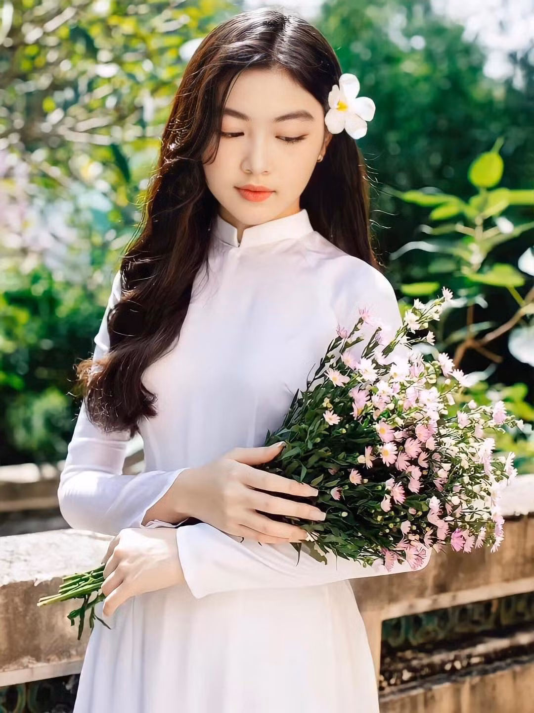 Con gái Quyền Linh vẫn khiến người xem ngẩn ngơ trước diện mạo xinh đẹp, trong sáng dù chỉ mới 16 tuổi.