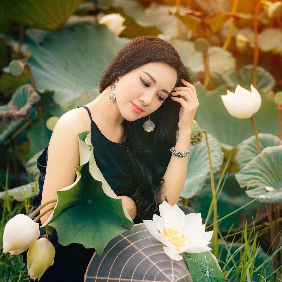 Ở tuổi 42, ngoài sự nghiệp vẻ vang, BTV Hoài Anh còn khiến nhiều người ngưỡng mộ bởi thần thái, cùng nhan sắc "lão hóa ngược" đỉnh cao.