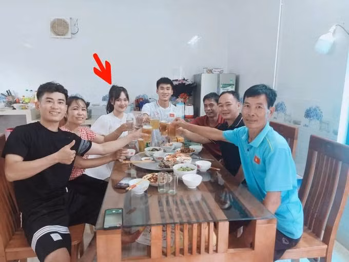 Sau màn ra mắt gia đình, nhiều người hâm mộ đồn đoán rằng rất có thể Quế Linh và Nhâm Mạnh Dũng sẽ sớm "về chung một nhà".