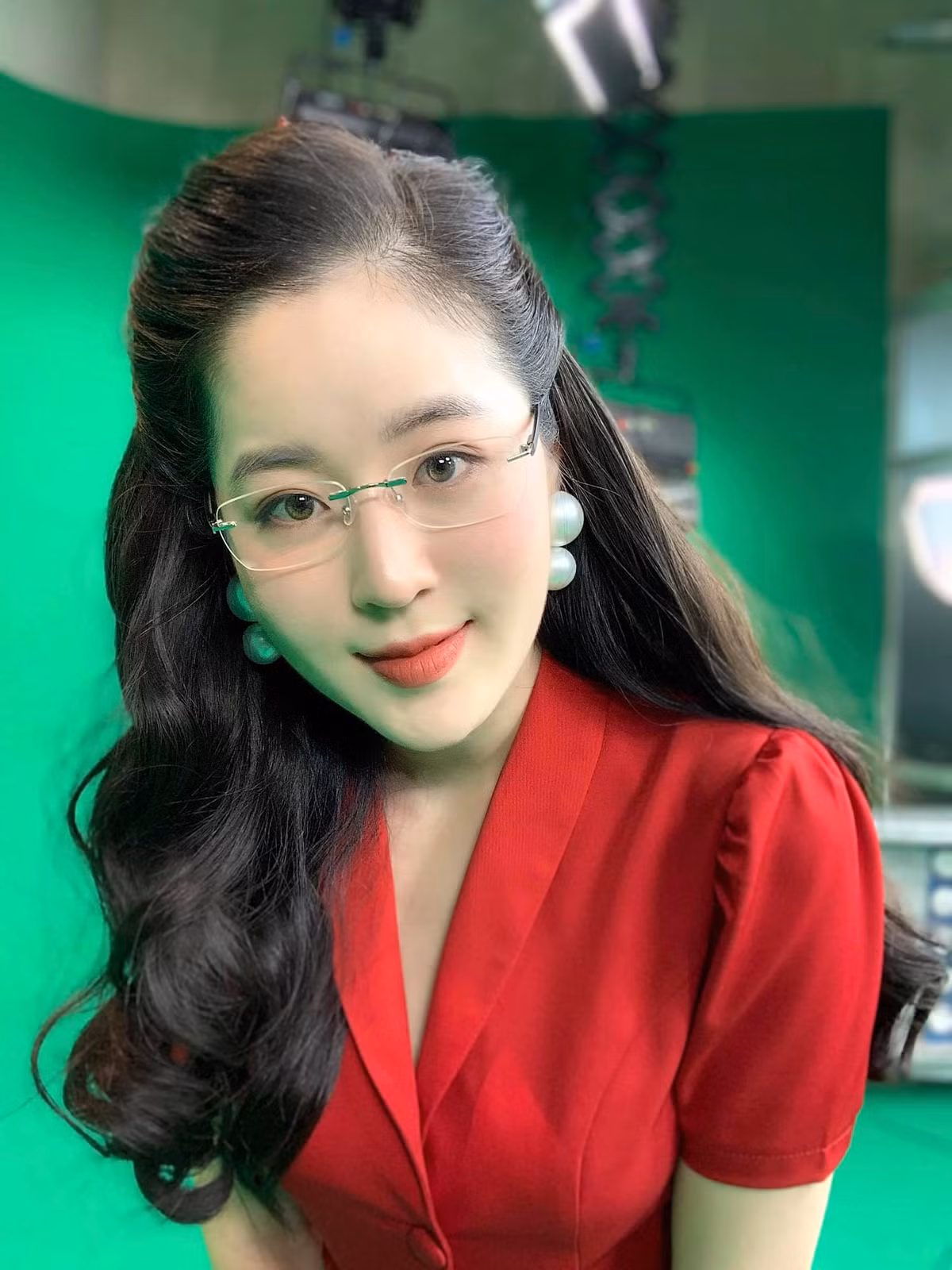 Thanh Tâm sinh năm 1992, là cựu sinh viên Đại học Khoa học Xã hội và Nhân văn. "Hot girl thời tiết" sở hữu nhan sắc được dân mạng gọi vui là "vẻ đẹp 5 trong 1" bởi khi thì giống Hương Tràm, lúc giống hot girl Hà Min, ở một vài góc mặt Thanh Tâm cũng giống Á hậu Huyền My.