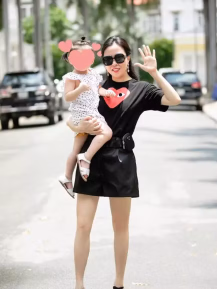 Phượng Chanel có hai con gái với chồng cũ, con gái đầu lòng có biệt danh là Susu, sinh năm 2003.