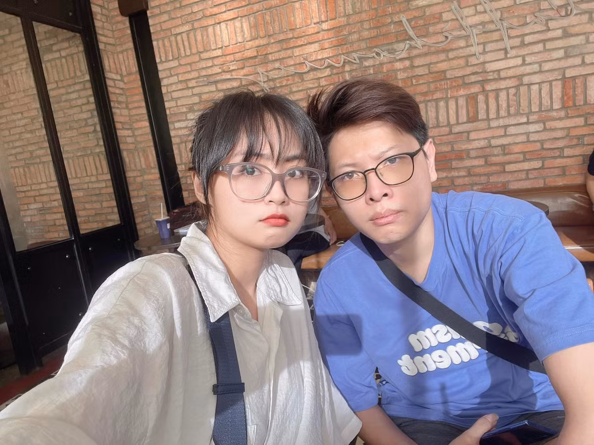 Minh nghi – Bomman là một trong những cặp đôi vàng của làng Esports Việt. Sau khoảng hơn 2 năm yêu nhau, cặp đôi quyết định về chung một nhà.