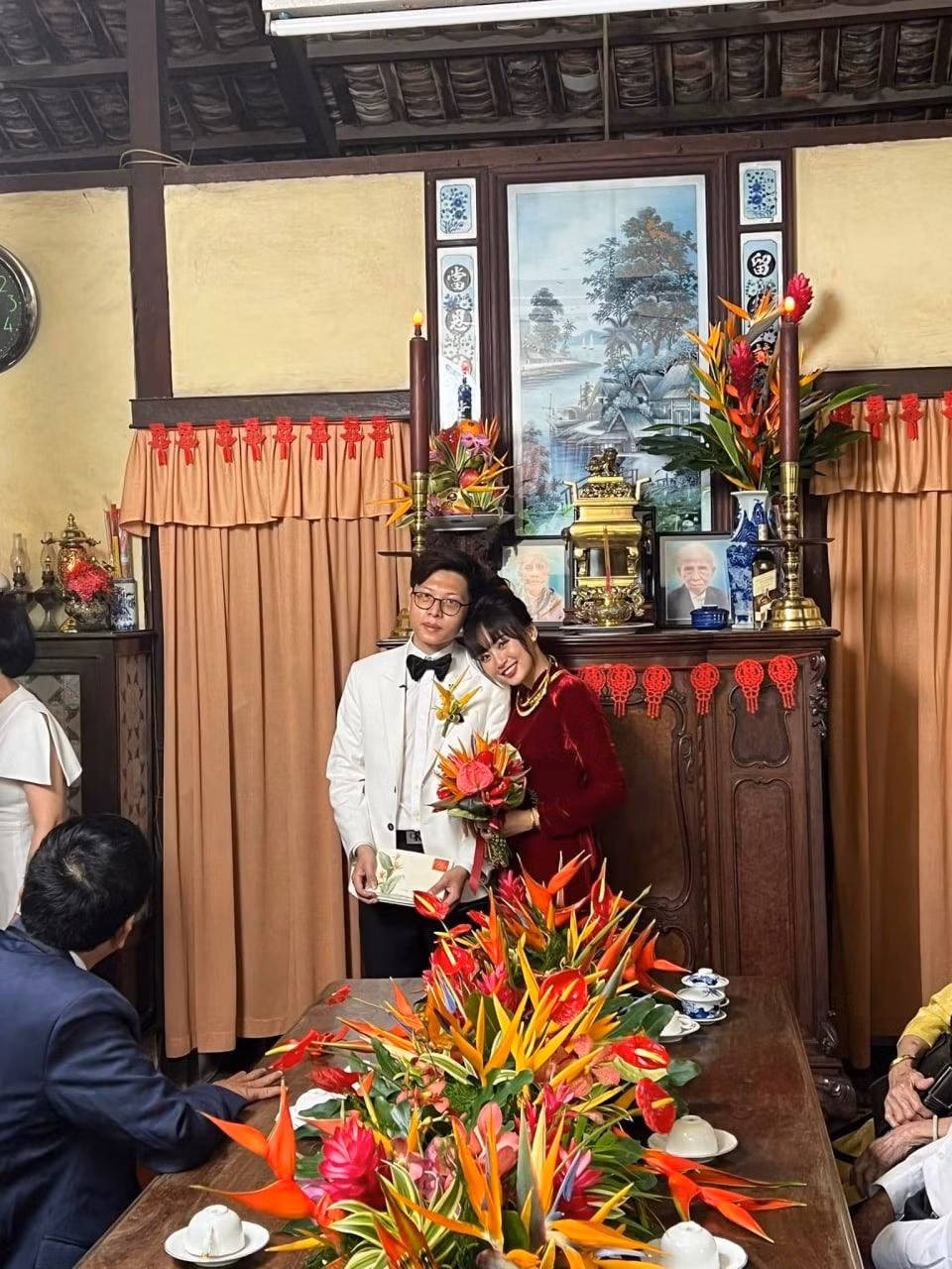 Nu MC lang Esport bat ngo len xe hoa voi nam streamer co tieng