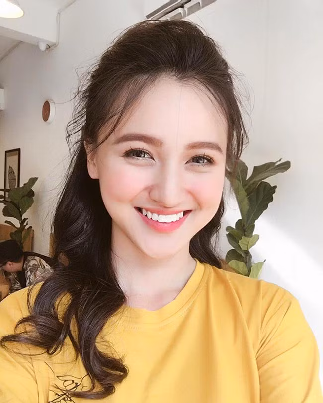 Nhiều người còn ví cô có nét đẹp như "mỹ nhân đẹp nhất Philippines"- Marian Rivera.