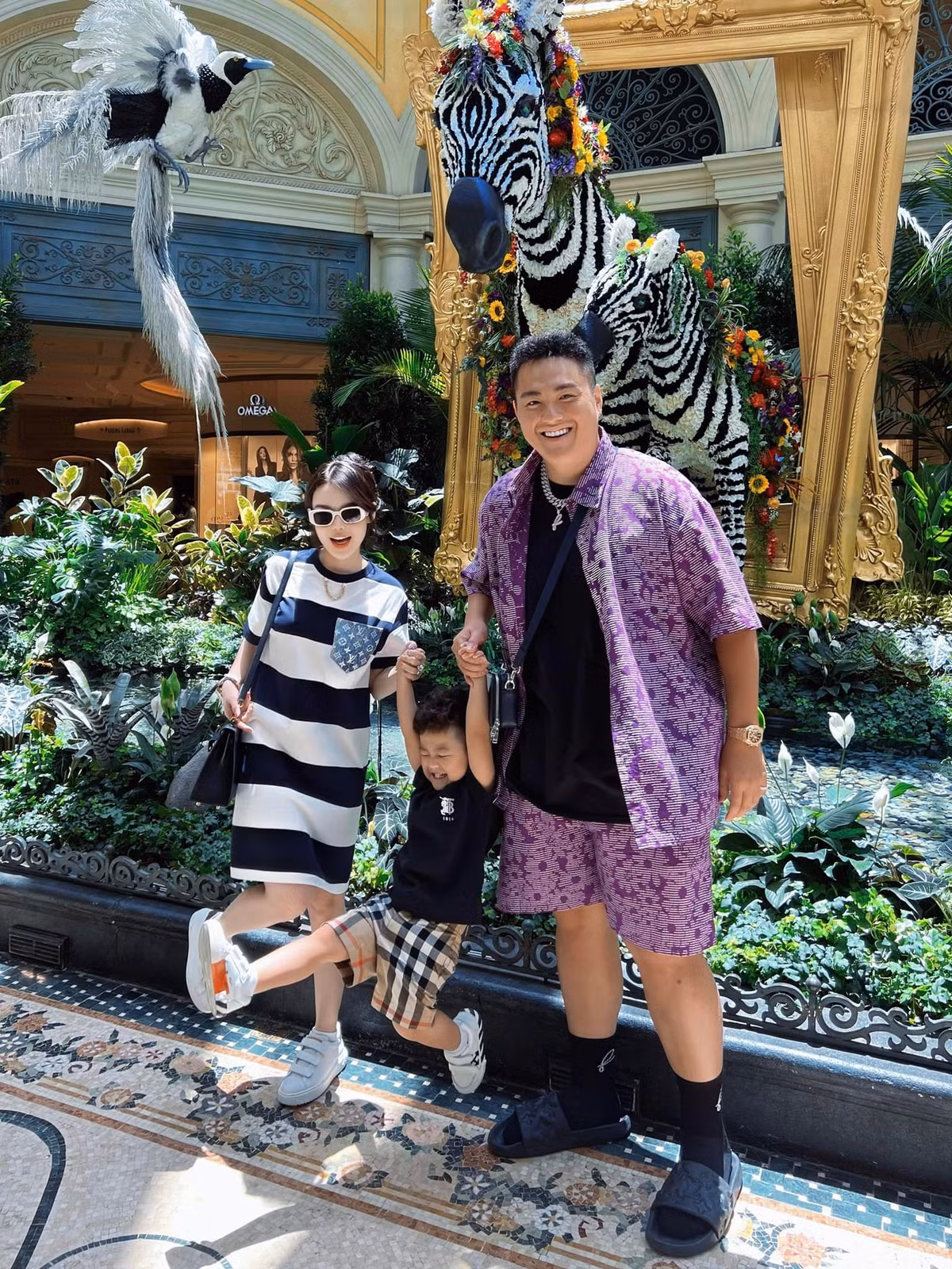 Làm vợ của một rich kid, Vân Tiny không nghi ngờ gì chính là đại diện của dàn dâu hào môn trong truyền thuyết.