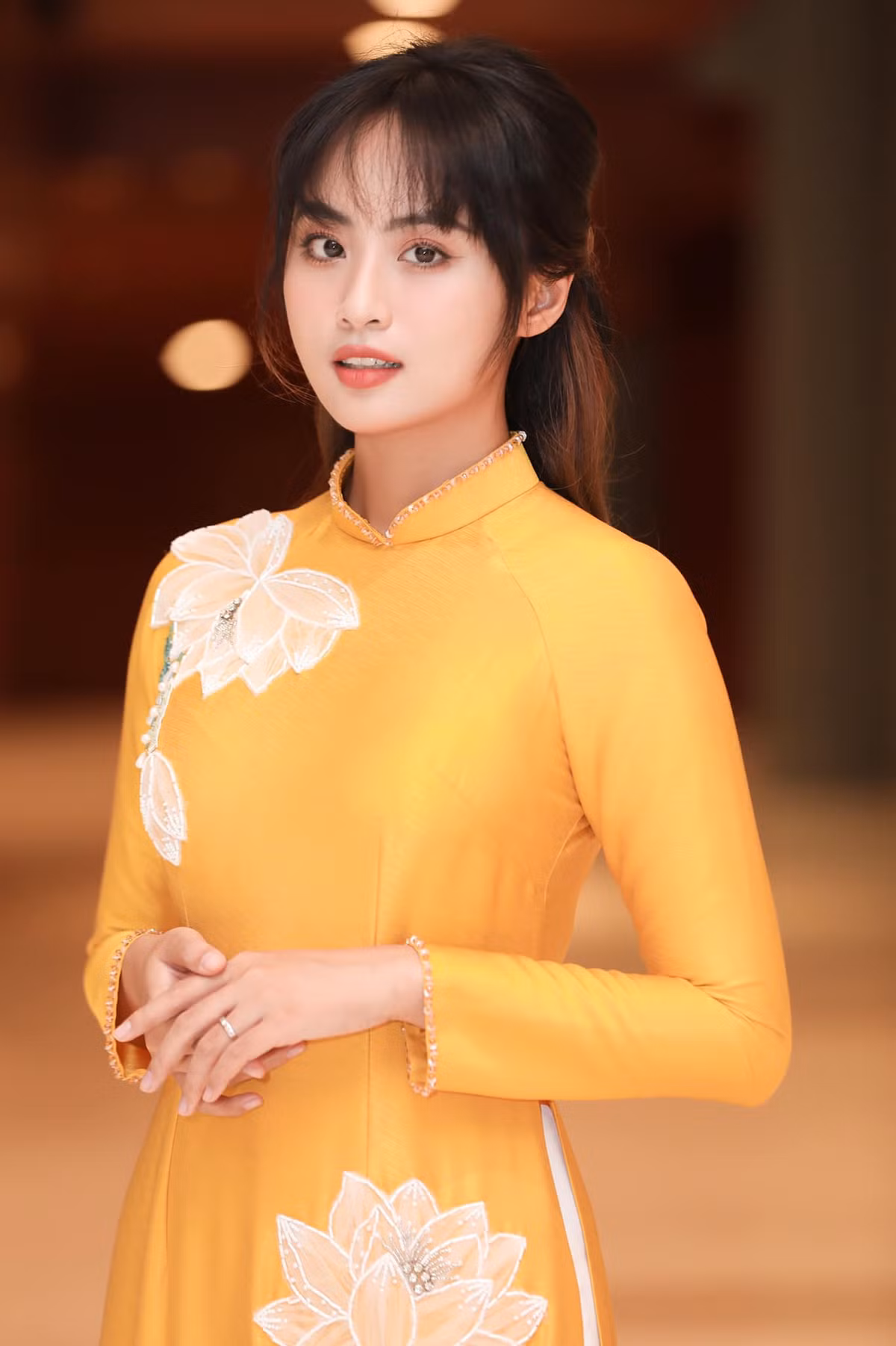 Với sự chuyên nghiệp, hiểu biết rộng cộng thêm phần xinh đẹp, tự tin, Minh Nghi đã lọt vào mắt xanh của các trang báo Esports nước ngoài.