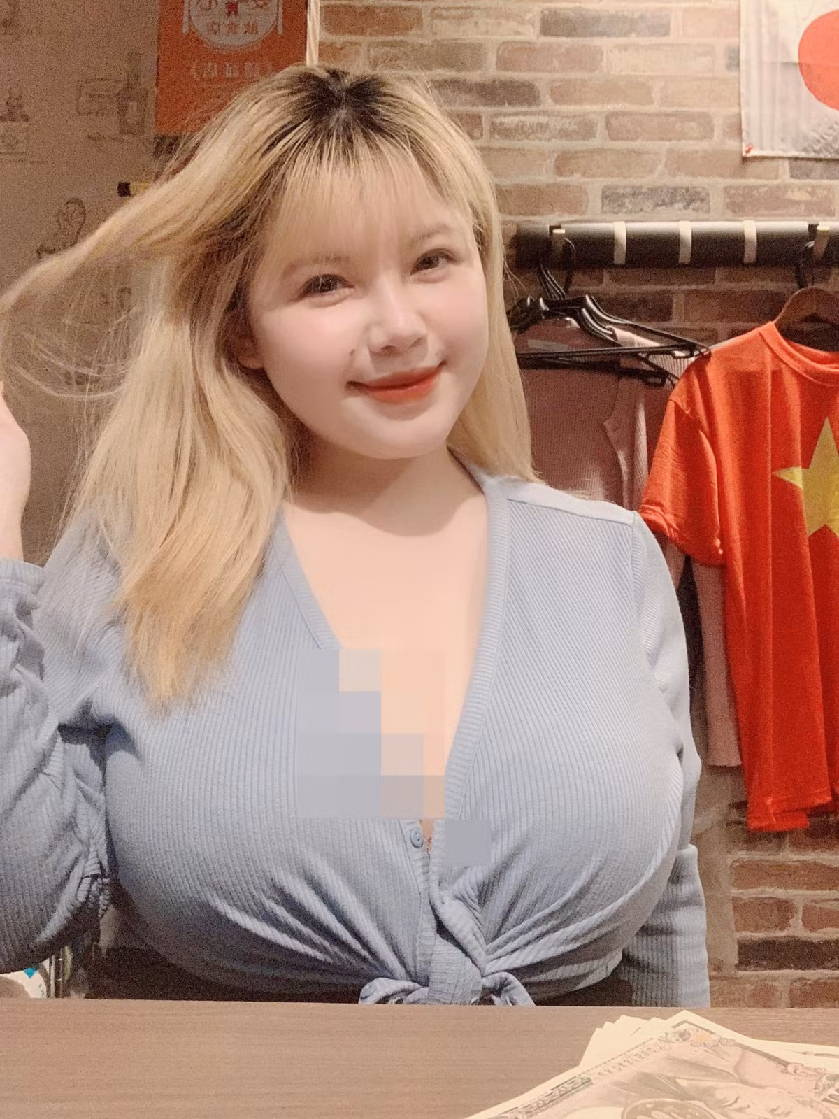 Việc có đôi gò bồng đào ngoại cỡ khiến bản thân Thu Trang gặp không ít khó khăn trong lựa chọn trang phục, sức khỏe, quá trình vận động.