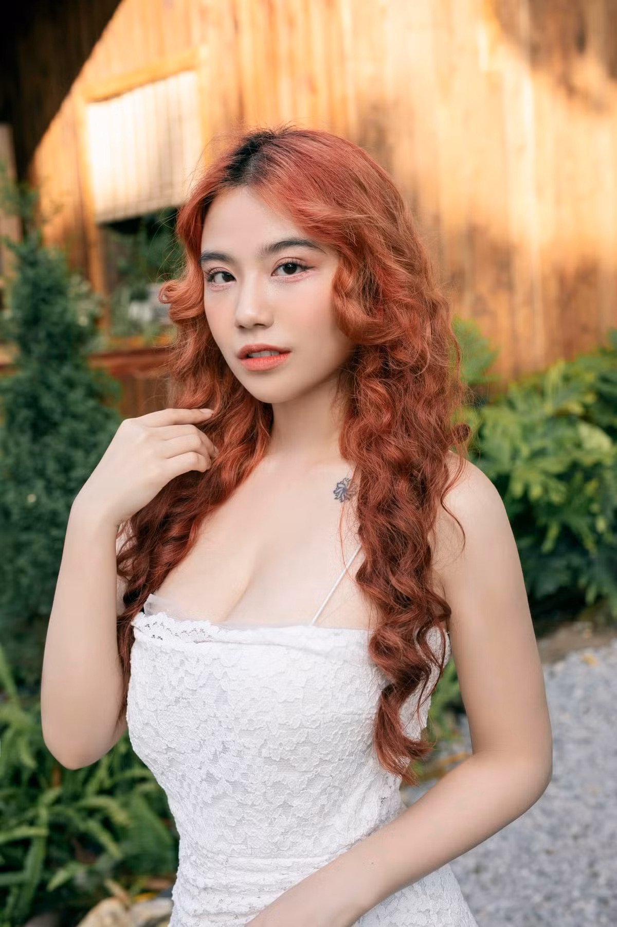 So huu hinh xam hiem hoc, hot girl Linh Miu cham mac ho bao
