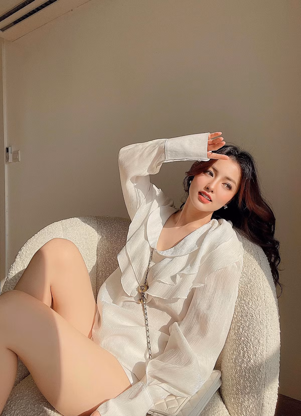 Một trong những lý do giúp Hồ Liên được nhiều người chú ý là nhờ ngoại hình xinh đẹp.