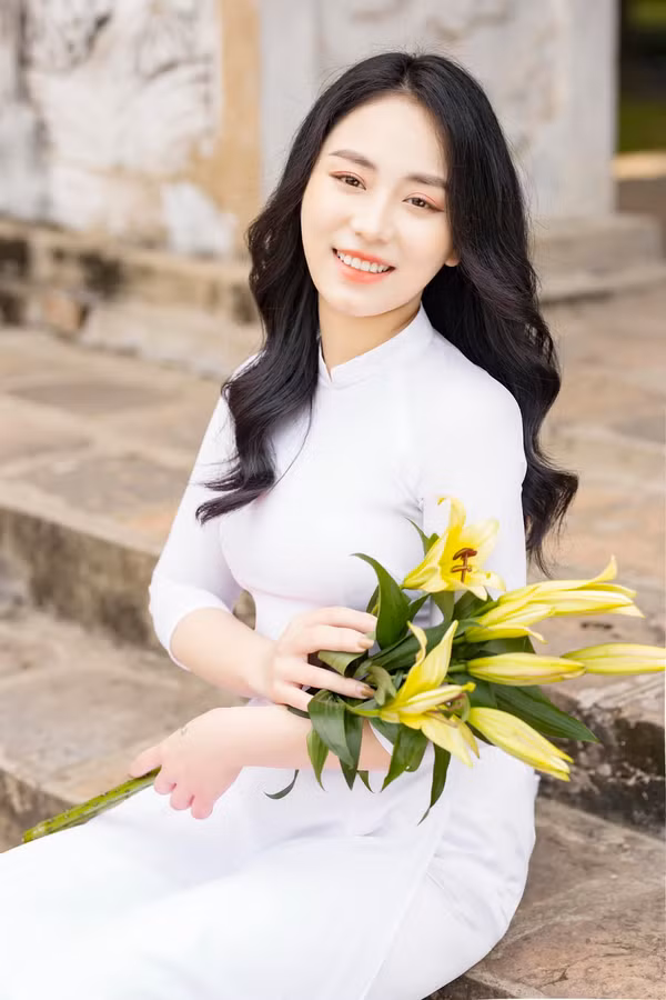 Nhan sắc của Minh Thu cũng được nhận xét thăng hạng đáng kể sau 1 năm nổi tiếng.