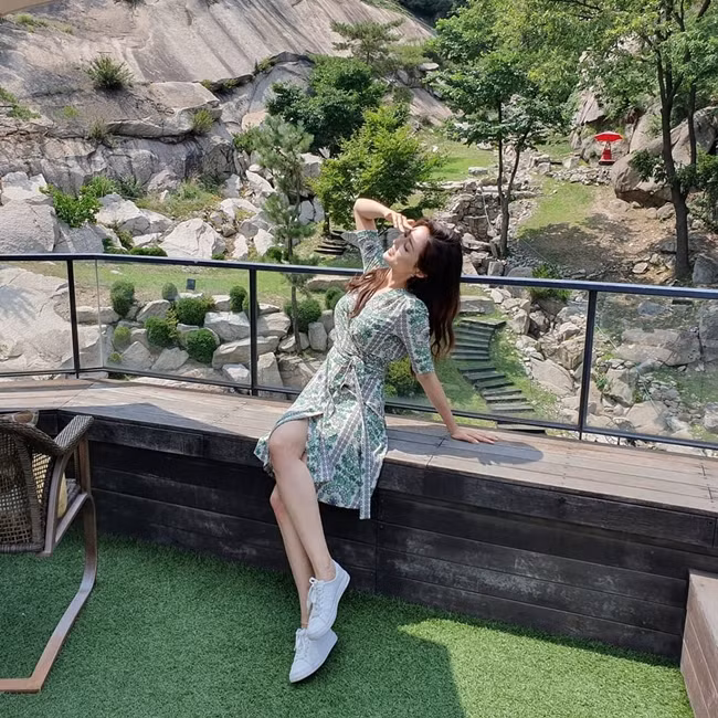 Khi xuất hiện tại một số sự kiện, cư dân mạng đánh giá Hwang Mina có thần thái và khí chất của người nổi tiếng.