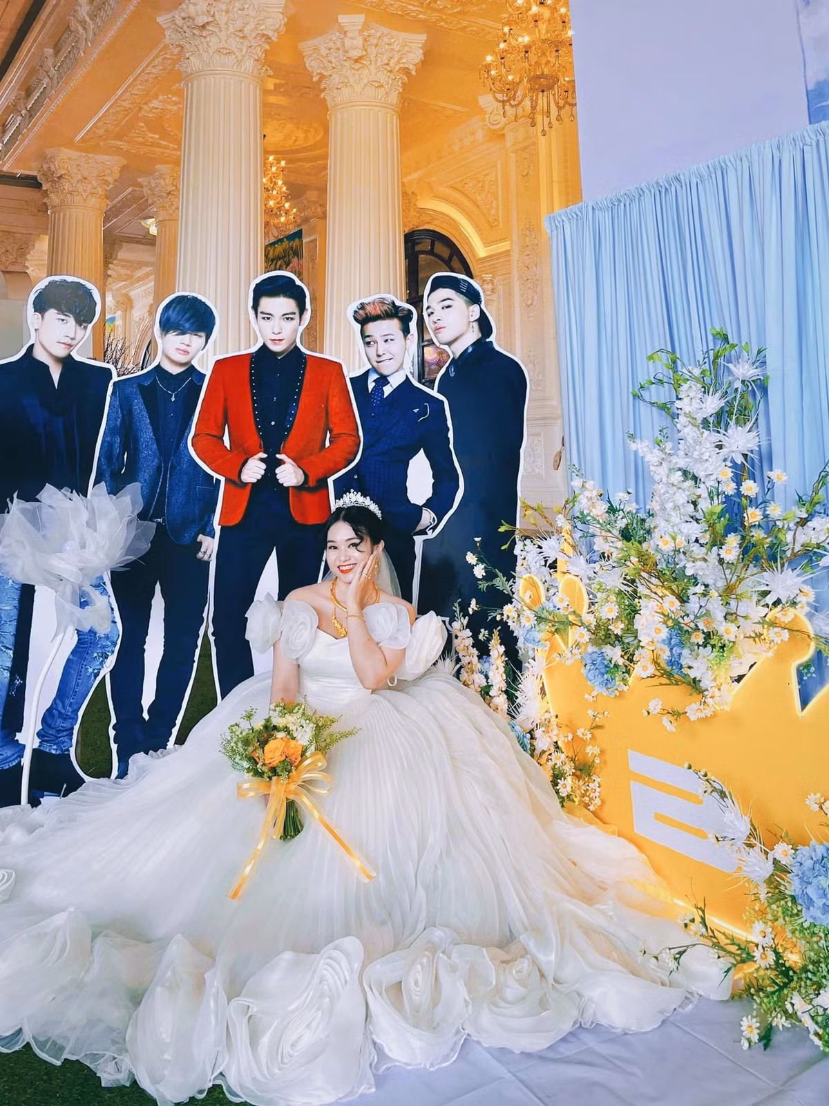 Mới đây những hình ảnh về đám cưới của cô dâu Nguyễn Thụy Thiên Trang và chú rể Lê Hải Duy, cùng sinh sống và làm việc tại TP HCM thu hút sự chú ý của cư dân mạng.