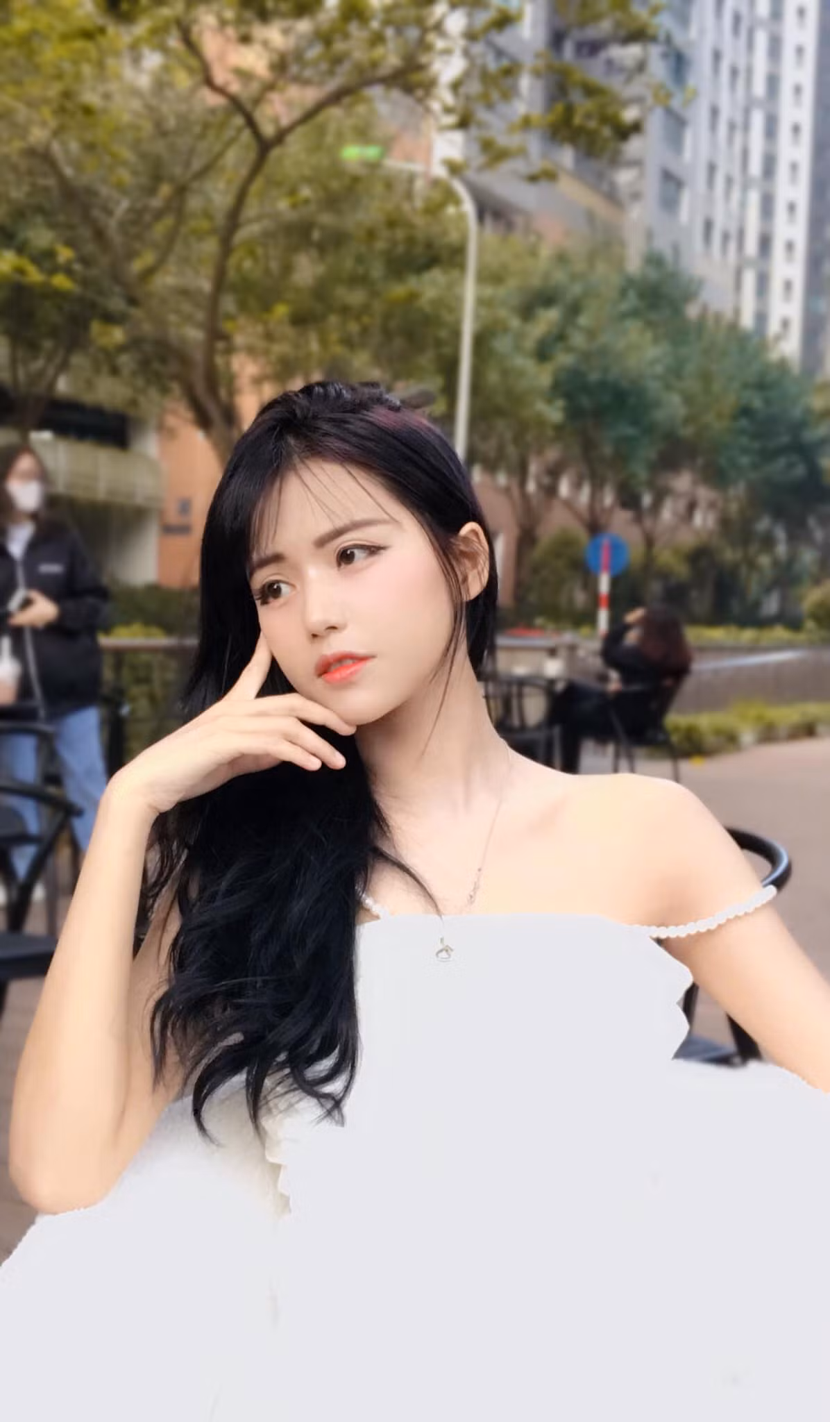 Xinh đẹp lại duyên dáng, nữ streamer dễ dàng đốn tim cộng đồng game thủ Việt mỗi khi lên sóng.