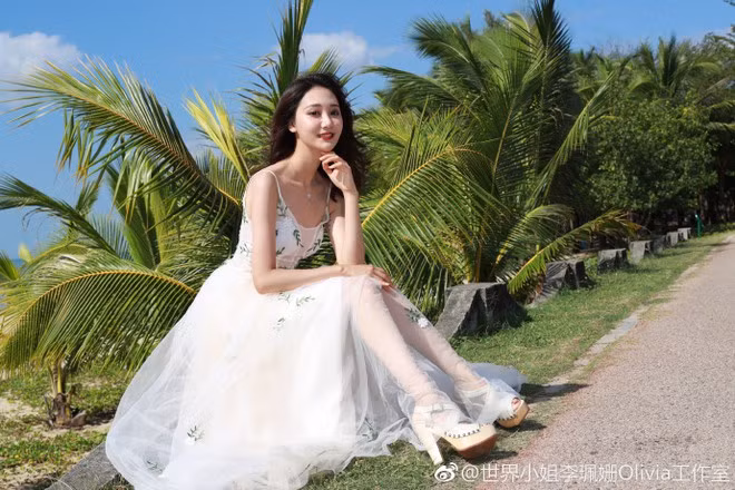 Tân Hoa hậu Trung Quốc mờ nhạt sau đăng quang - Hình 5 Tan Hoa hau Trung Quoc mo nhat sau dang quang-Hinh-5