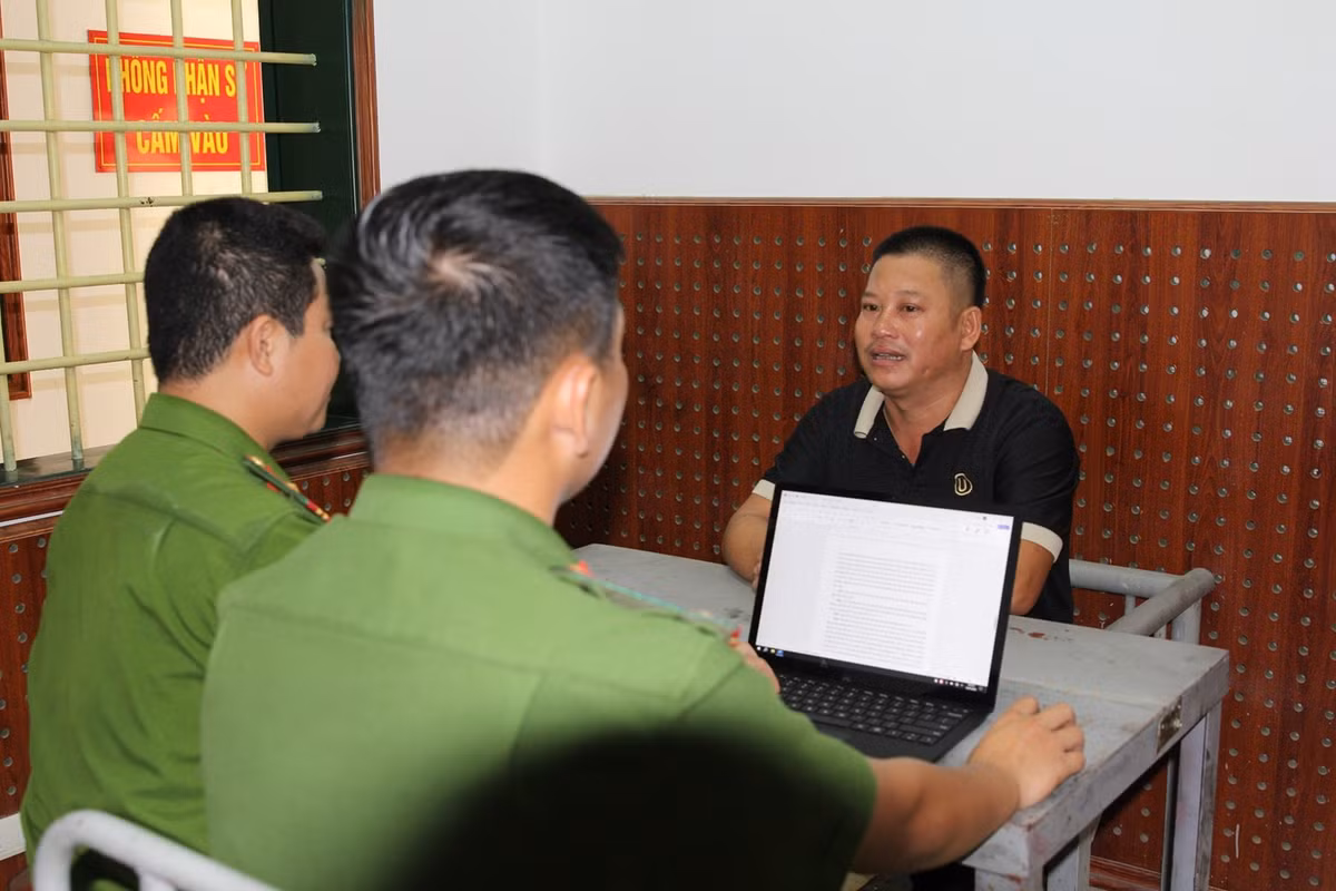 Nghe An: Bat tam giam doi tuong dung kiem de doa nguoi di duong