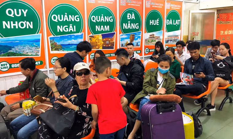 Đây là bến xe lớn nhất miền Nam phục vụ hành khách về các tỉnh miền Trung, Tây Nguyên và miền Bắc.