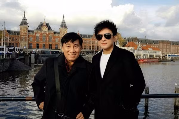 Hoàng Tuấn làm quản lý của Đan Trường hơn 20 năm qua.