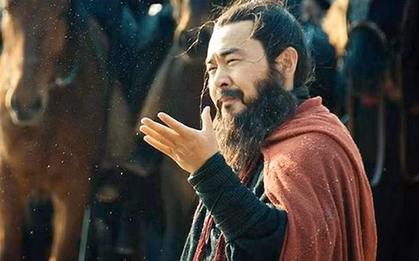 Đêm nào trong cung người ta cũng nghe thấy tiếng động lạ. Lâu dài, những sự kiện này khiến Tào Tháo sợ hãi, bệnh phong hàn tái phát, rồi ngày càng trở nặng.