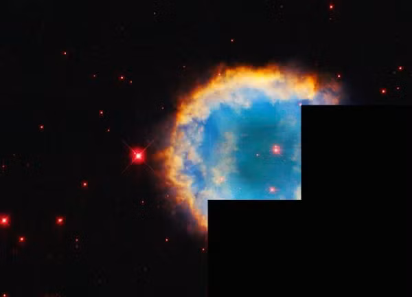 Thực chất, NGC 2438 là một đám mây khí khổng lồ hình cầu gần như hoàn hảo, hiển thị dưới ống kính thiên văn hiện đại với nhiều sắc màu tuyệt đẹp.