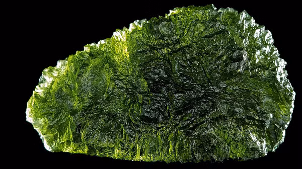 Theo các chuyên gia, trọng lượng của viên đá Moldavite lớn nhất mới được tìm thấy gần đây là 258 gr, còn viên đá của ông nặng tới 384 gr, dài tới 8 cm và rộng 6,4 cm.